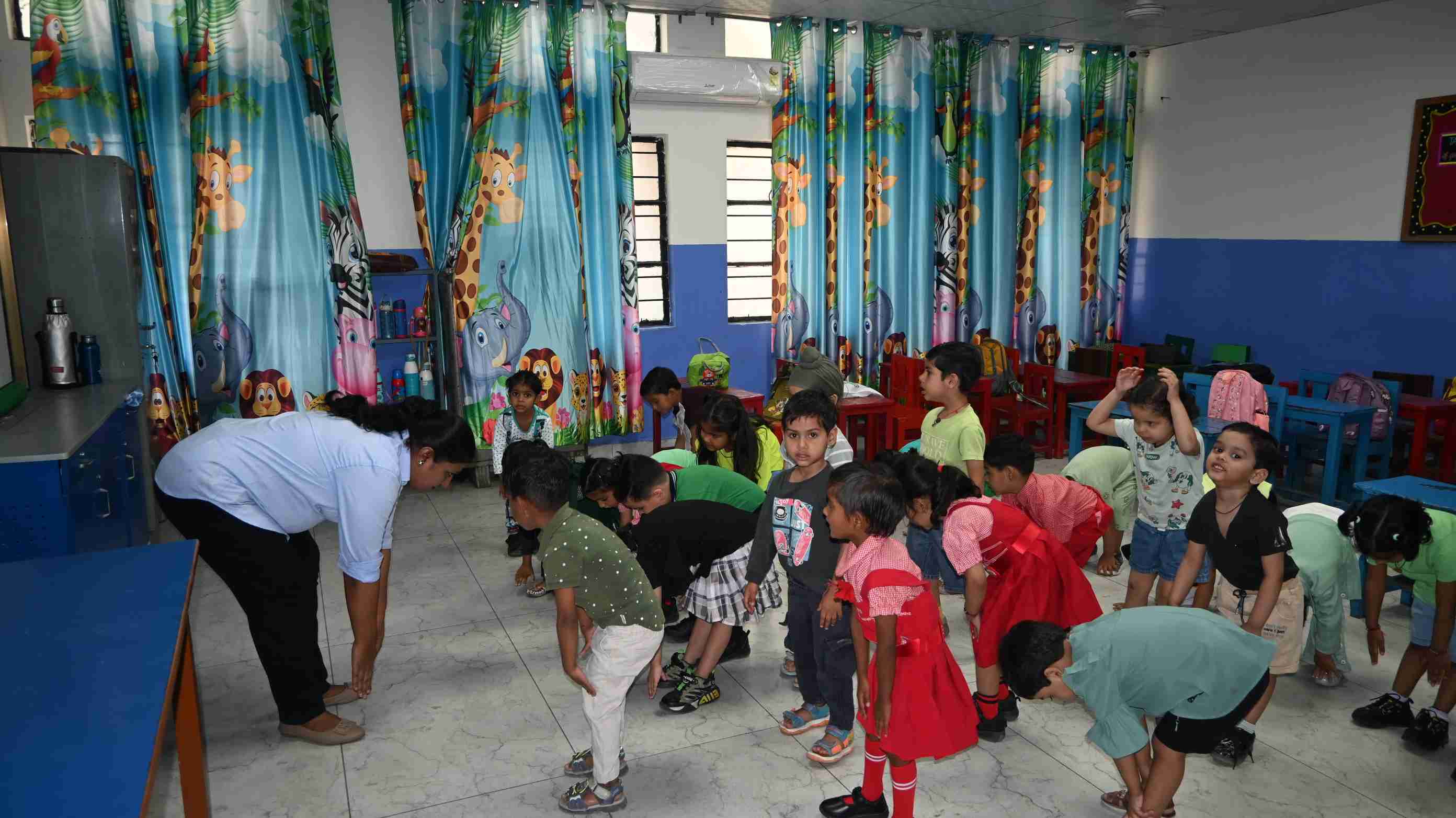 BODY PARTS ACTIVITY & RHYME -HEAD AND SHOULDERS OF CLASS-LKG-2