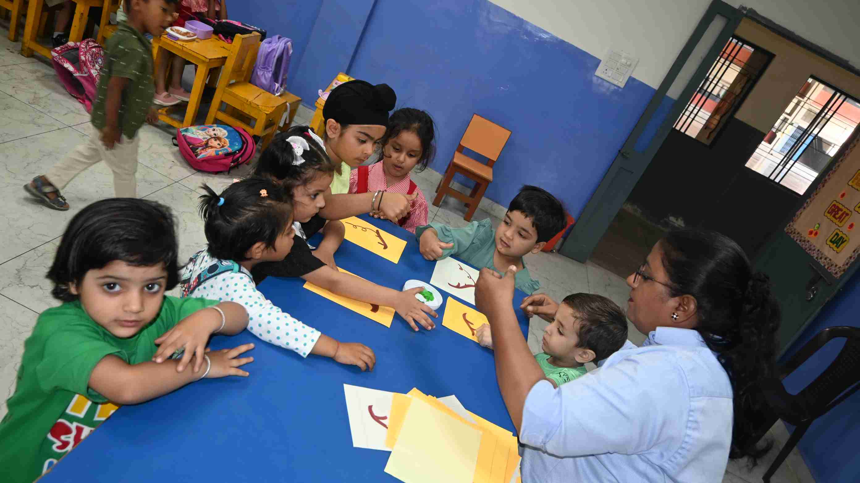 BODY PARTS ACTIVITY & RHYME -HEAD AND SHOULDERS OF CLASS-LKG-1