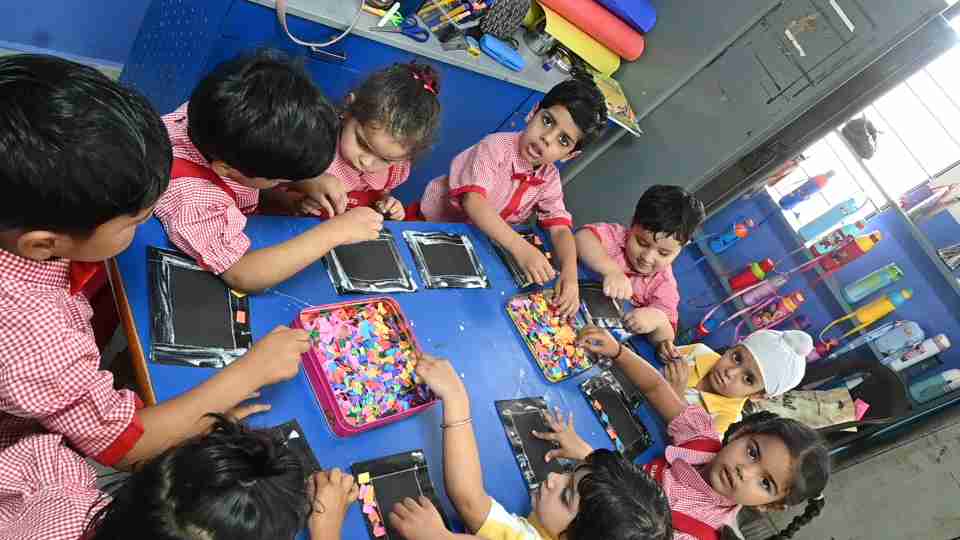 RUN AND PIC THE BALL & PHOTO FRAME FOR CLASS LKG-8