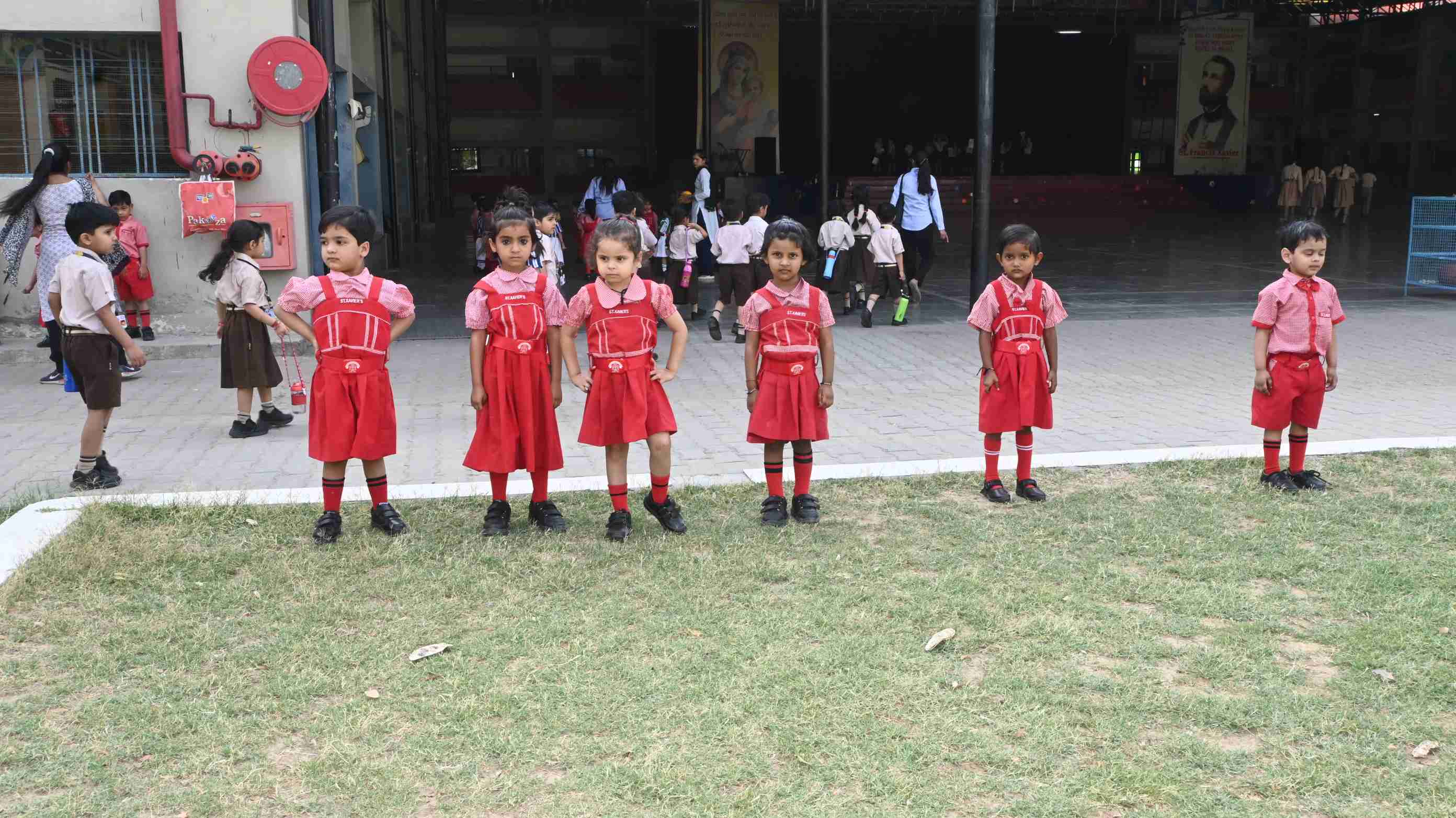 RUN AND PIC THE BALL & PHOTO FRAME FOR CLASS LKG-2