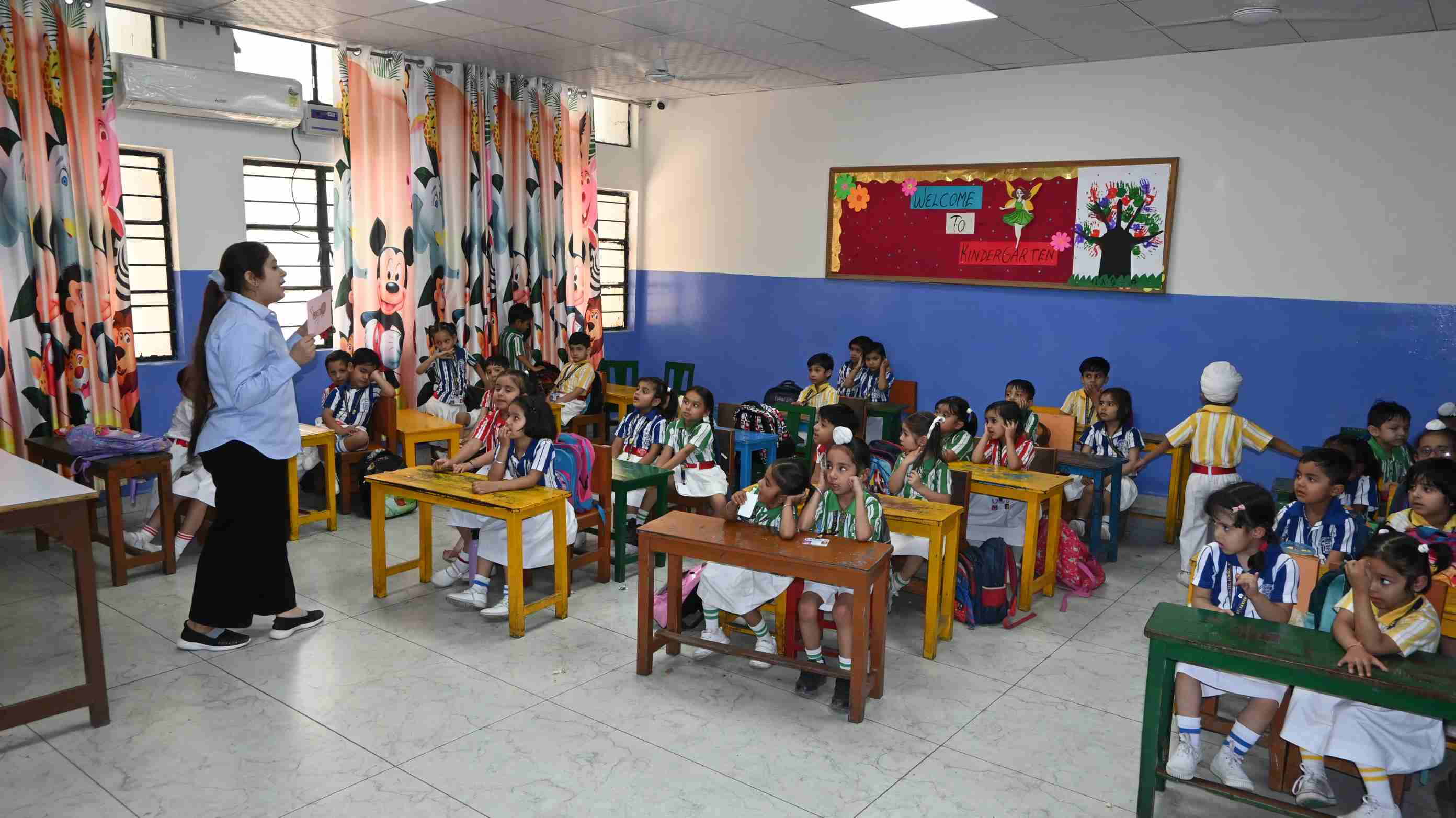 VOWEL ACTIVITY WITH FINGER PUPPETS OF CLASS-UKG-3